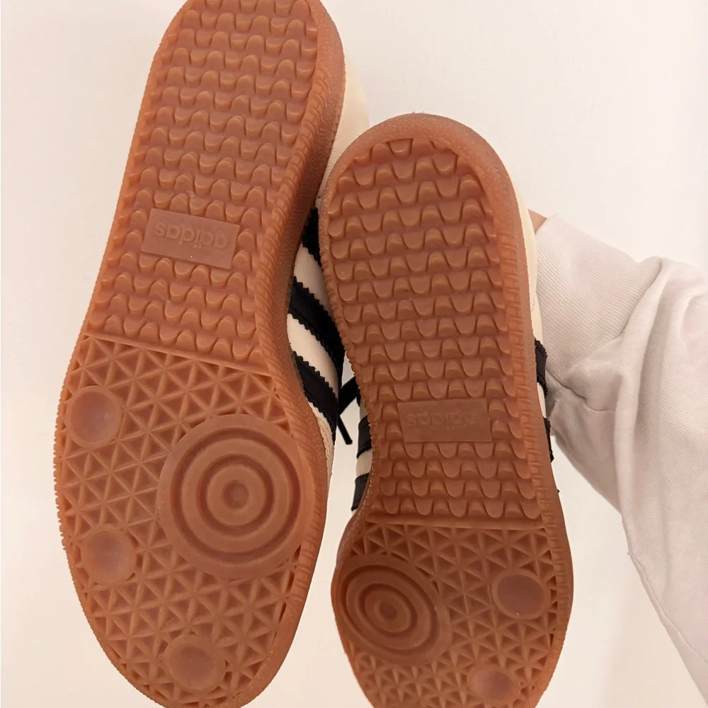 Adidas Samba Cream and Black Sneakers - Picture 5 of 16